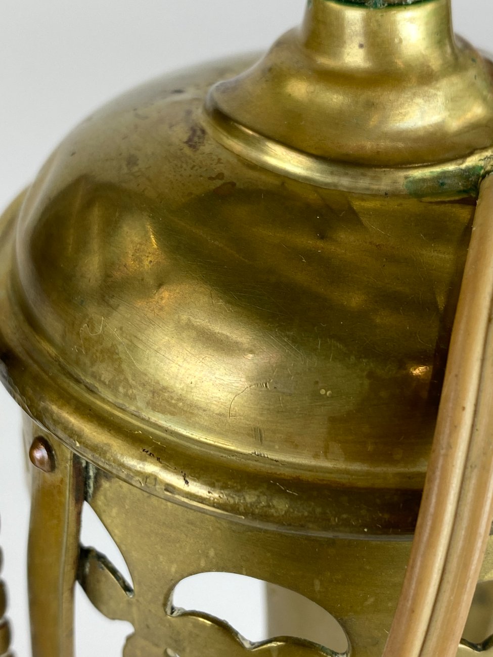 DR0266-staliniai-sviestuvai-9 Pastatomas arba pakabinamas žalvarinis šviestuvas iš bažnytinio žibinto 8,5x11x30 cm