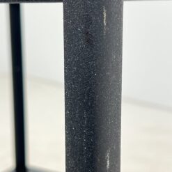 Pastatoma metalinė trijų aukštų lentyna su tamsintu stiklu 46x46x76,5 cm