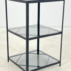 Pastatoma metalinė trijų aukštų lentyna su tamsintu stiklu 46x46x76,5 cm