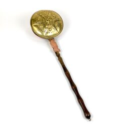 Varinis lovos šildytuvas su žalvariniu dangčiu ir medine rankena 78x23x12 cm