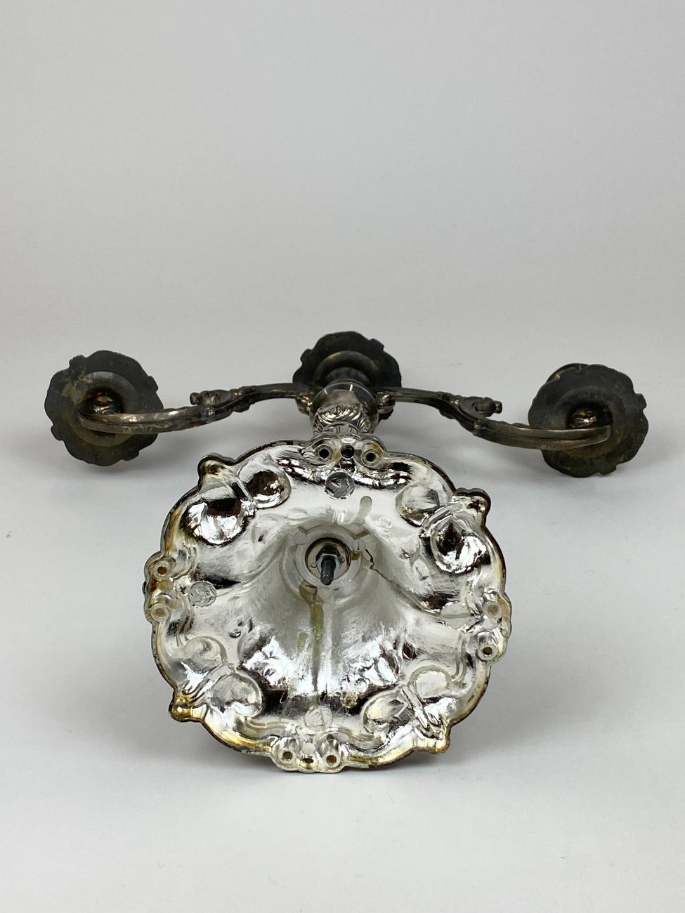 DR0273-zvakides-10 Metalinė trijų šakų žvakidė 16x40x46 cm