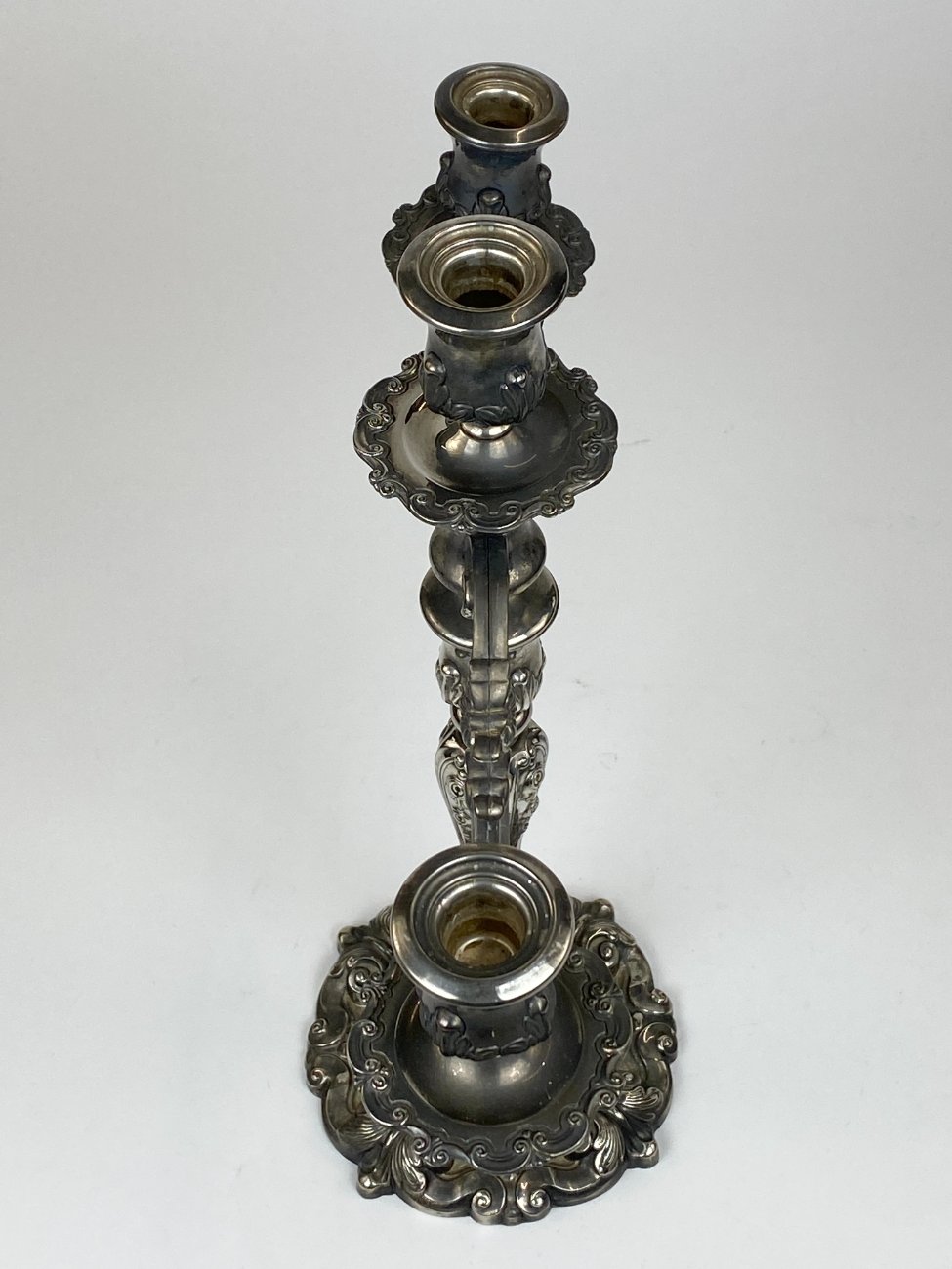 DR0273-zvakides-8 Metalinė trijų šakų žvakidė 16x40x46 cm