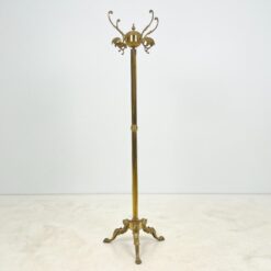 Žalvarinė pastatoma kabykla su liūtų motyvų kojomis 48x48x171 cm
