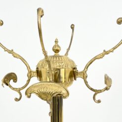 Žalvarinė pastatoma kabykla su liūtų motyvų kojomis 48x48x171 cm