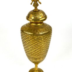 Indiškas žalvarinis indas su dangčiu-urna su Višnus figūra 10,5×10,5×31 cm