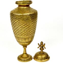 Indiškas žalvarinis indas su dangčiu-urna su Višnus figūra 10,5×10,5×31 cm