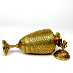 Indiškas žalvarinis indas su dangčiu-urna su Višnus figūra 10,5×10,5×31 cm