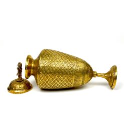 Indiškas žalvarinis indas su dangčiu-urna su Višnus figūra 10,5×10,5×31 cm