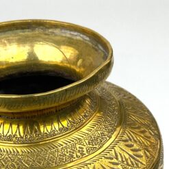 Indiškas žalvarinis indas su dangčiu-urna su Višnus figūra 10,5×10,5×31 cm