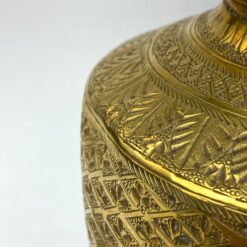 Indiškas žalvarinis indas su dangčiu-urna su Višnus figūra 10,5×10,5×31 cm