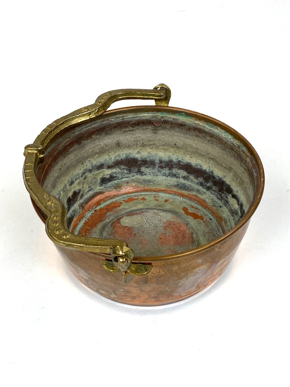 DR0286-metaliniai-indai-3 Varinis kibirėlis su žalvarine rankena 15×17,5×8,5 cm