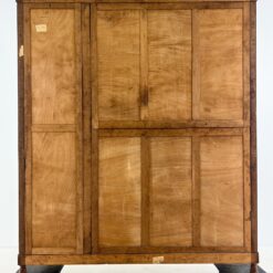 Riešutmedžio ir raudonmedžio lukšto rūbų spinta su veidrodžiu 65x175x220 cm