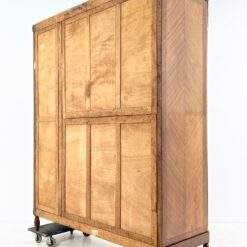 Riešutmedžio ir raudonmedžio lukšto rūbų spinta su veidrodžiu 65x175x220 cm