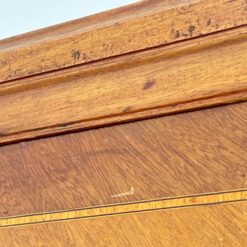 Riešutmedžio ir raudonmedžio lukšto rūbų spinta su veidrodžiu 65x175x220 cm