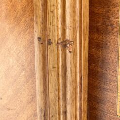 Riešutmedžio ir raudonmedžio lukšto rūbų spinta su veidrodžiu 65x175x220 cm