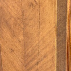 Riešutmedžio ir raudonmedžio lukšto rūbų spinta su veidrodžiu 65x175x220 cm