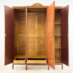 Riešutmedžio ir raudonmedžio lukšto rūbų spinta su veidrodžiu 65x175x220 cm