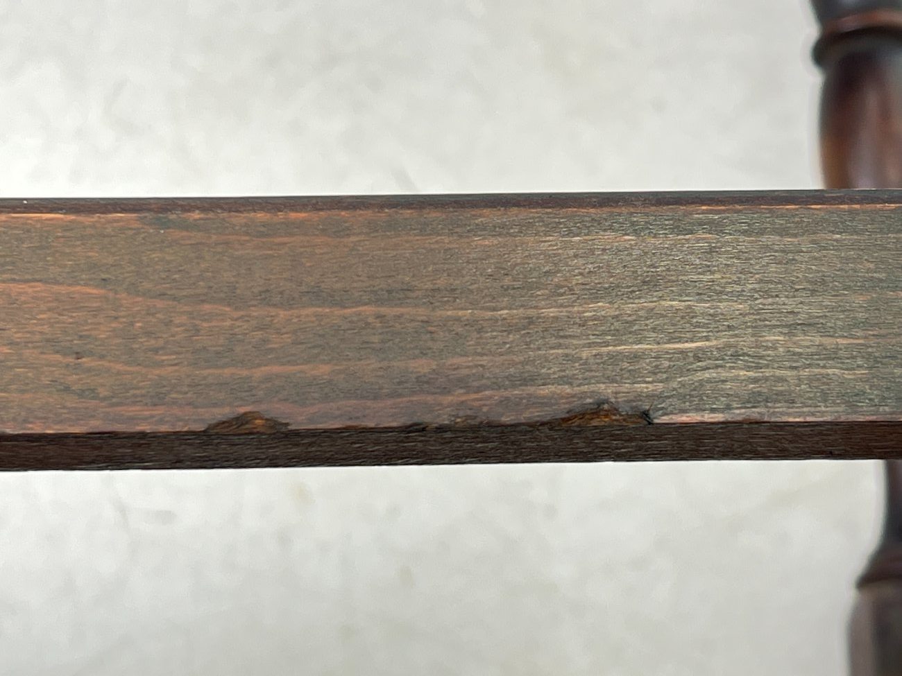 DR0290-stalai-13 Mediniai lizdiniai staliukai 2 vnt. komplektas 31,5x43x53 cm