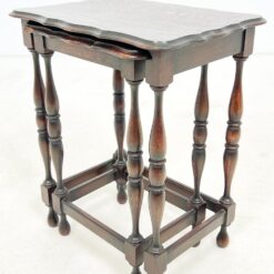 Mediniai lizdiniai staliukai 2 vnt. komplektas 31,5x43x53 cm