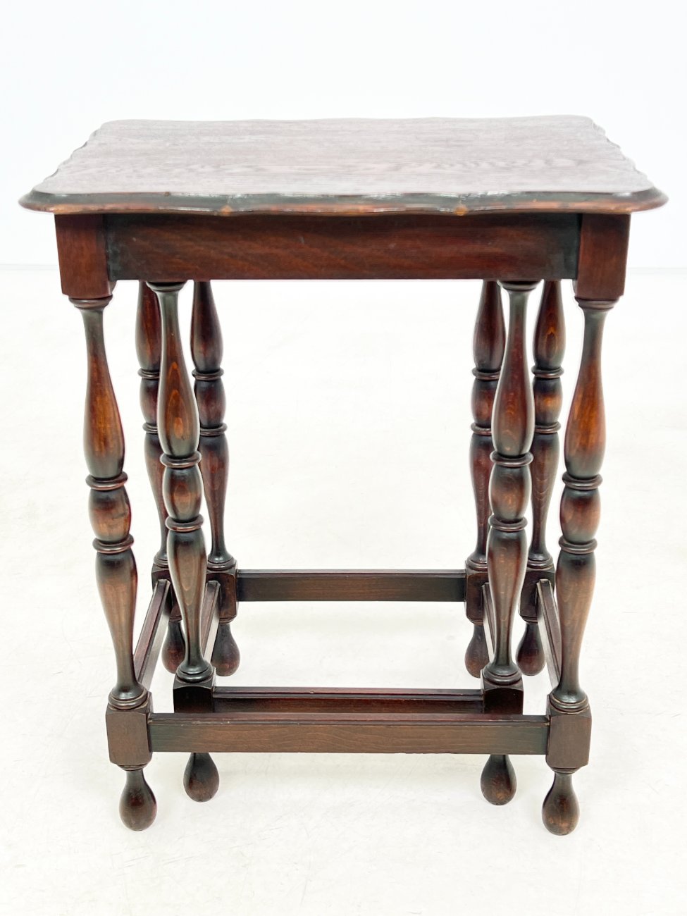 DR0290-stalai-7 Mediniai lizdiniai staliukai 2 vnt. komplektas 31,5x43x53 cm