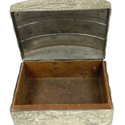 Japoniško stiliaus metalinė dėžutė 7x9x4,5 cm