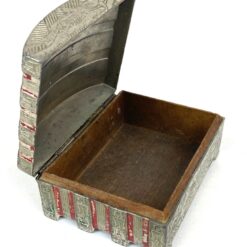 Japoniško stiliaus metalinė dėžutė 7x9x4,5 cm