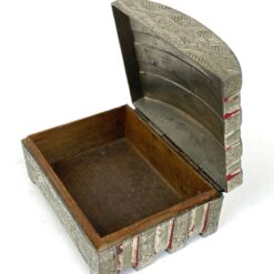 Japoniško stiliaus metalinė dėžutė 7x9x4,5 cm