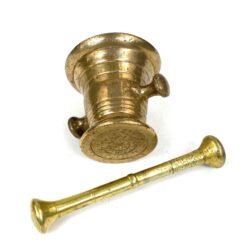 Žalvarinė grūstuvė 9x10x16,5 cm