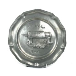 Dekoratyvinė pakabinama alavinė lėkštė “Holle Griet, Diest” 2×22,5×23 cm