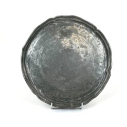 Dekoratyvinė alavinė lėkštė 24,5x24x2 cm