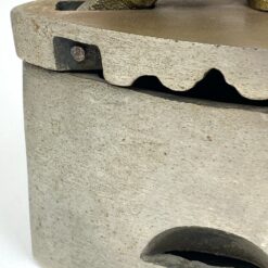 Senovinis metalinis lygintuvas su medine rankena ir gaidžio figūrėle 19,5×9,5×20,5 cm