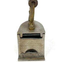 Senovinis metalinis lygintuvas su medine rankena ir gaidžio figūrėle 19,5×9,5×20,5 cm