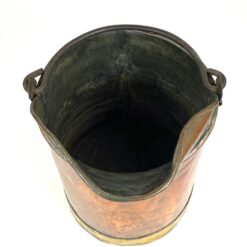 Varinė ąsočio formos skėtinė su žalvario detalėmis 35x27x36,5 cm