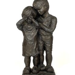 Dviejų vaikų statula iš gipso 16x30x59 cm