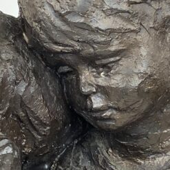 Dviejų vaikų statula iš gipso 16x30x59 cm