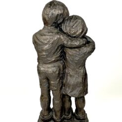 Dviejų vaikų statula iš gipso 16x30x59 cm