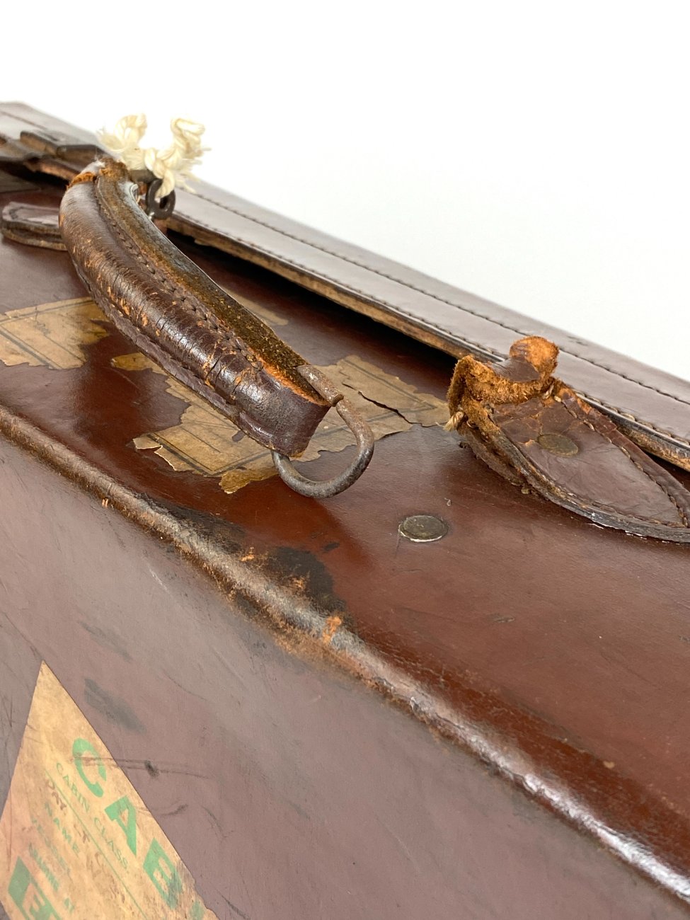 DR0311-lagaminai-14 Senovinis odinis lagaminas restauracijai 34,5x56x17 cm