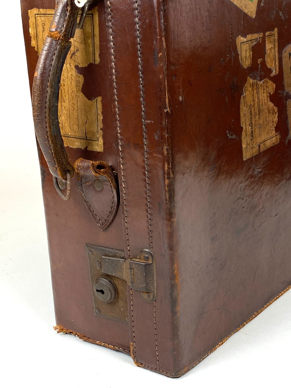 DR0311-lagaminai-16 Senovinis odinis lagaminas restauracijai 34,5x56x17 cm