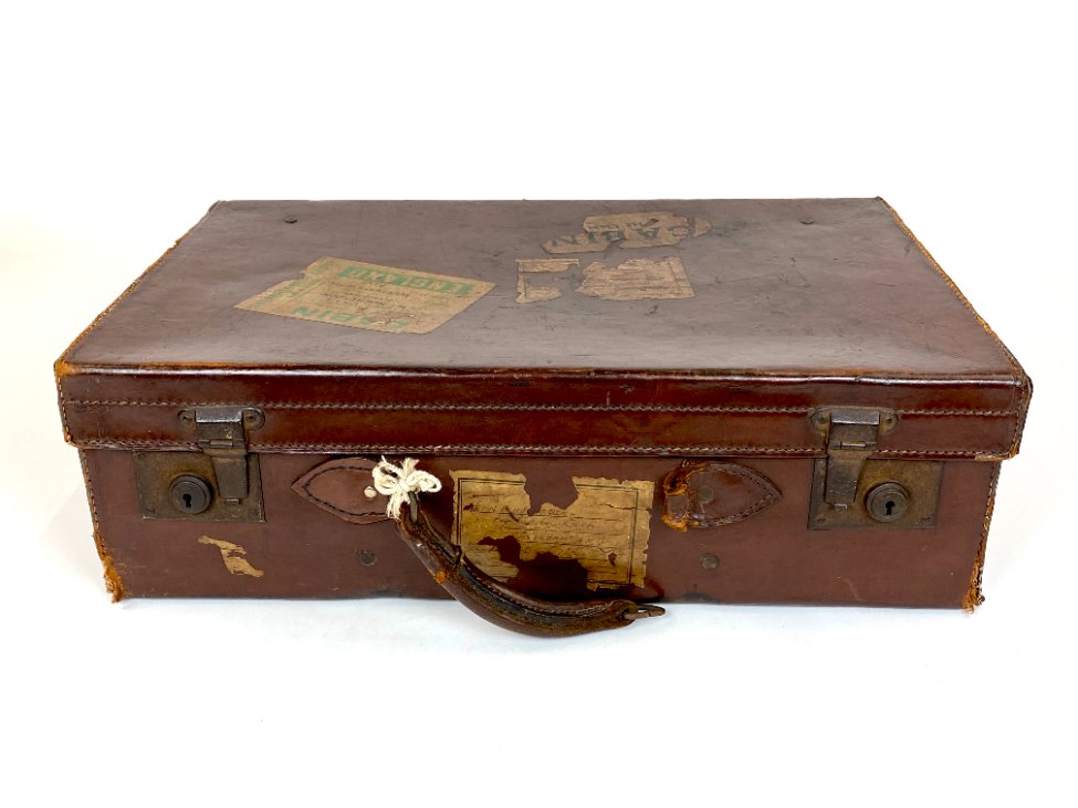 DR0311-lagaminai-2 Senovinis odinis lagaminas restauracijai 34,5x56x17 cm