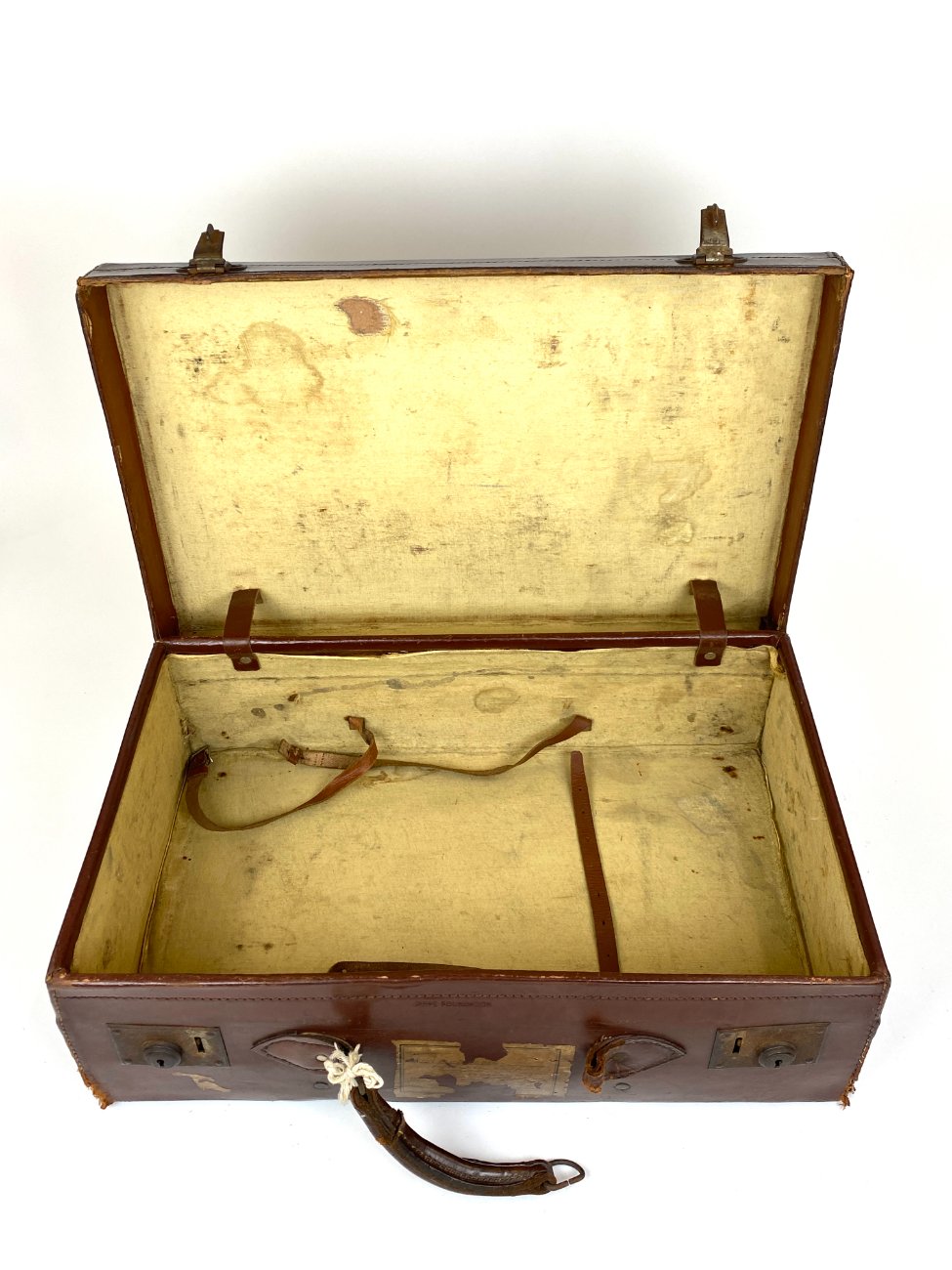 DR0311-lagaminai-7 Senovinis odinis lagaminas restauracijai 34,5x56x17 cm