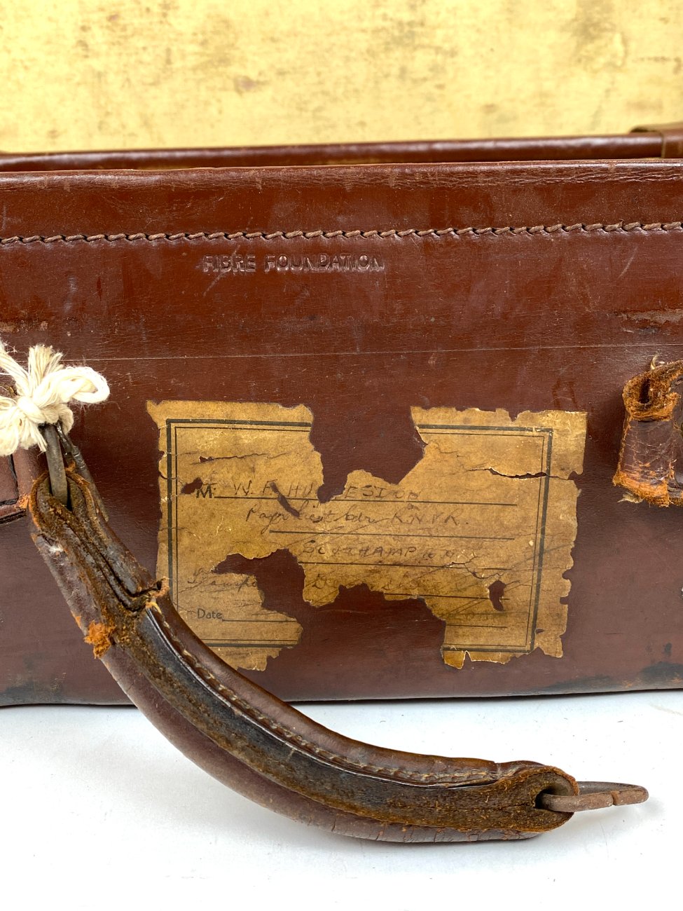 DR0311-lagaminai-8 Senovinis odinis lagaminas restauracijai 34,5x56x17 cm