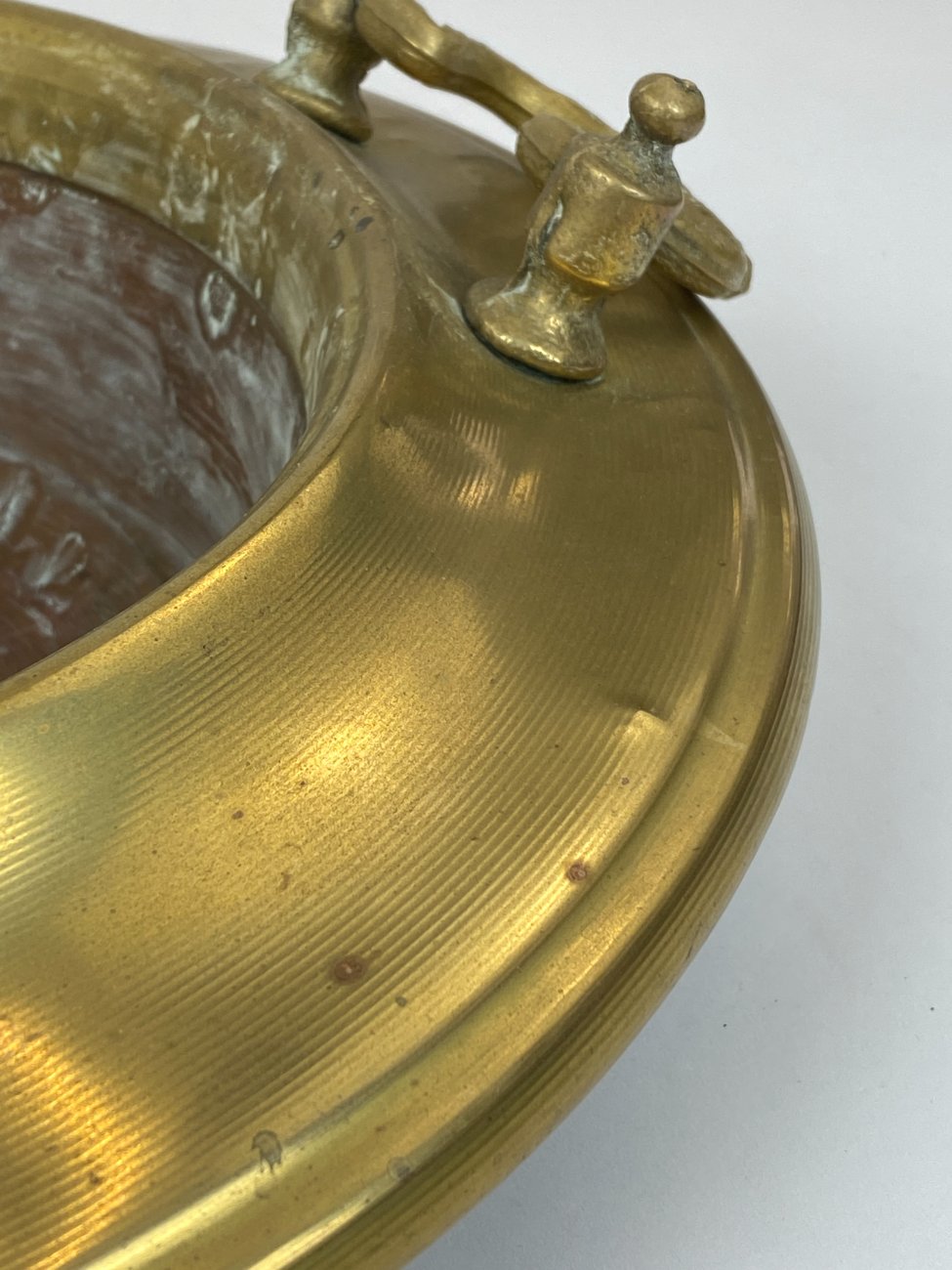 DR0312-metaliniai-indai-8 Žalvario ir vario indas su dviejomis rankenomis 41x42x12 cm