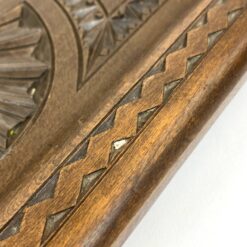 Medinis drožinėtas padėklas su stiklu 32x51x5,5 cm