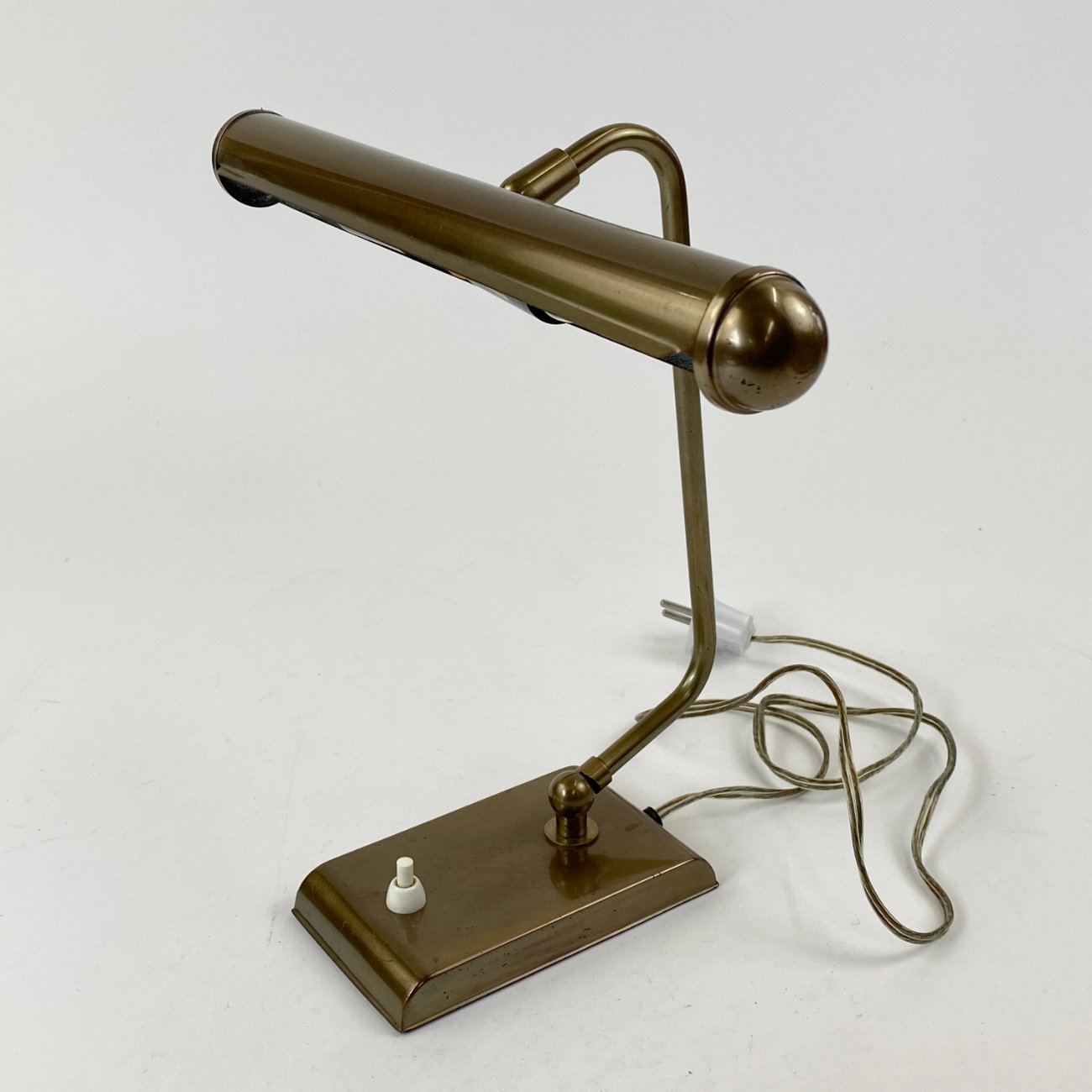 DR0320-staliniai-sviestuvai-0 Žalvarinis stalinis šviestuvas 18x32x30 cm