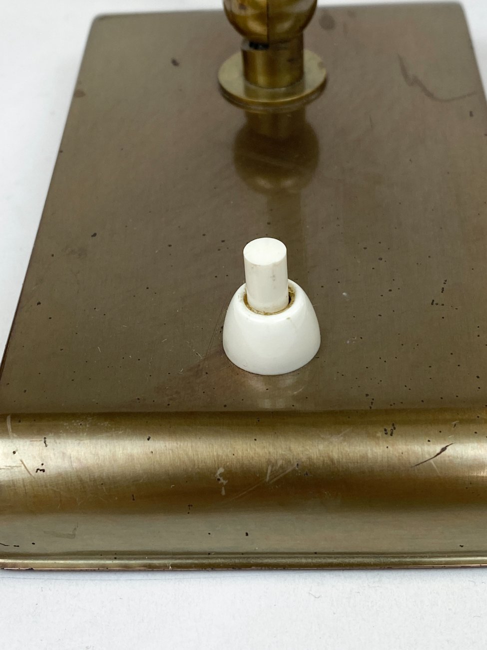 DR0320-staliniai-sviestuvai-16 Žalvarinis stalinis šviestuvas 18x32x30 cm