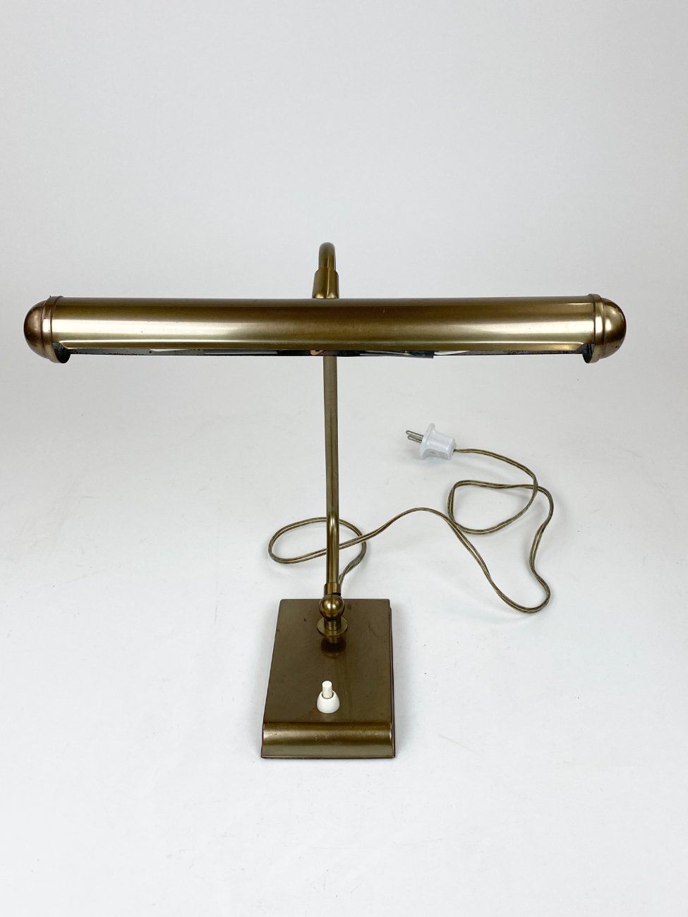 DR0320-staliniai-sviestuvai-3 Žalvarinis stalinis šviestuvas 18x32x30 cm