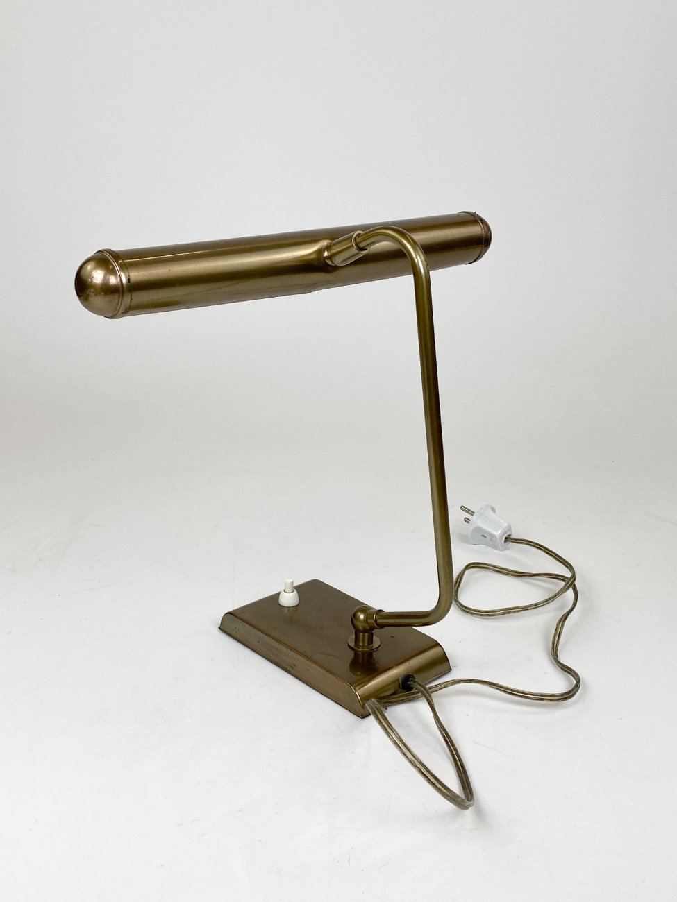 DR0320-staliniai-sviestuvai-8 Žalvarinis stalinis šviestuvas 18x32x30 cm