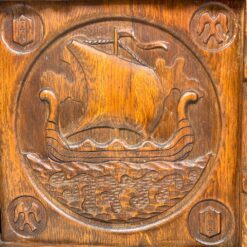 Ąžuolinė jūriniais motyvais drožinėta komoda 45x103x68 cm