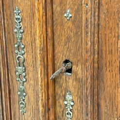 Senovinis ąžuolinis drožinėtas bufetas su stiklinėmis durimis 46x110x249 cm