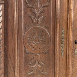 Senovinis ąžuolinis drožinėtas bufetas su stiklinėmis durimis 46x110x249 cm